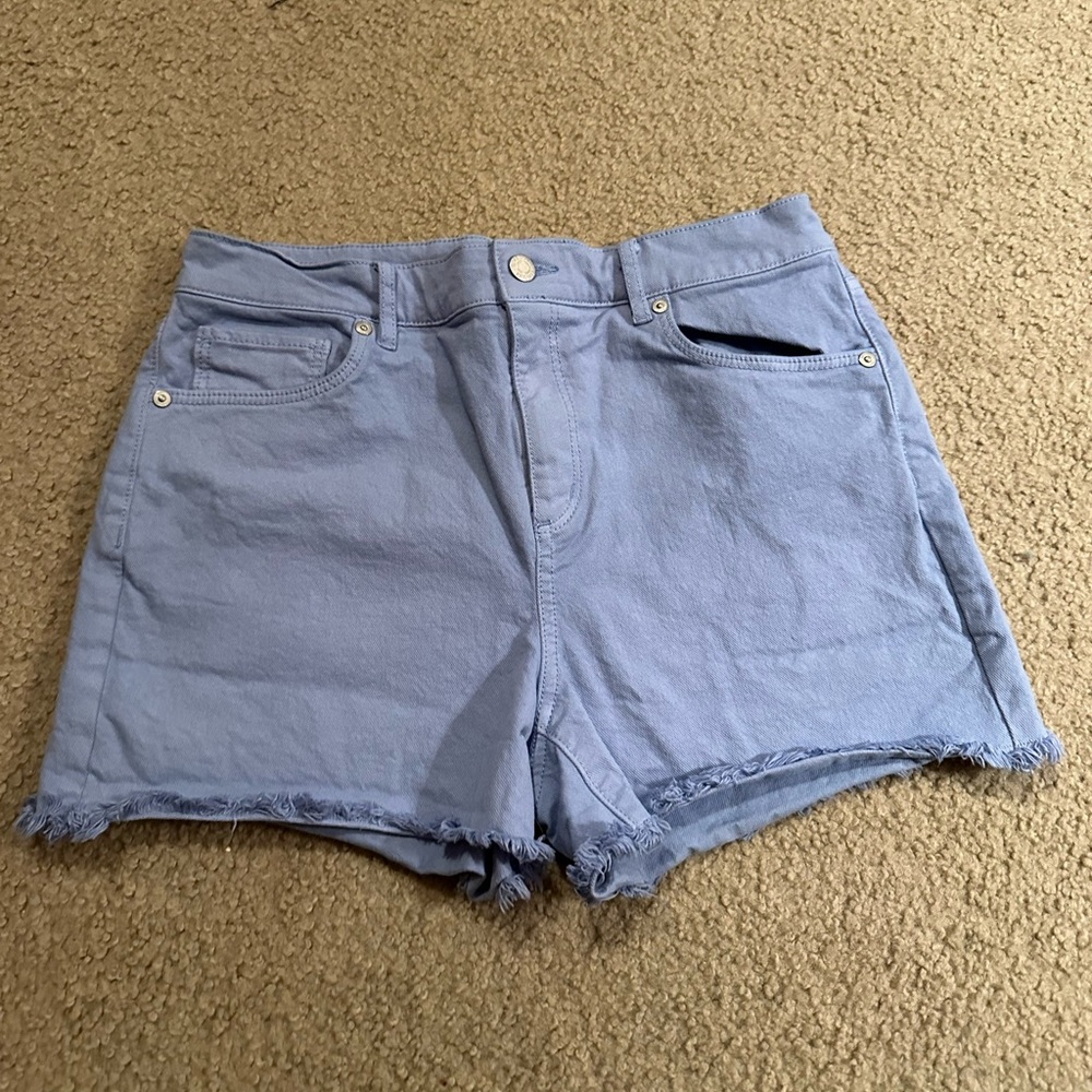 Loft Shorts in Periwinkle Color. Size 6